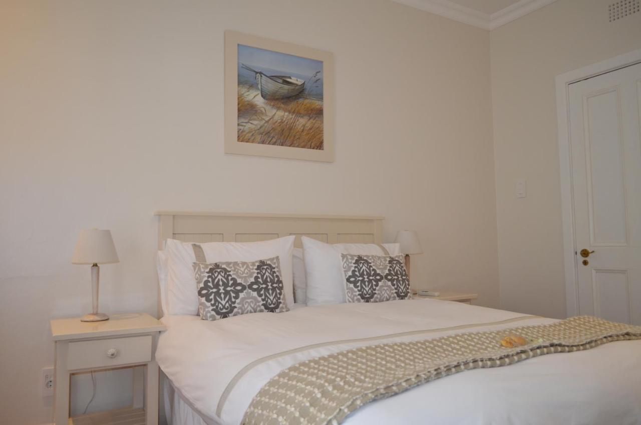 On The Bay Bed & Breakfast Порт Елизабет Екстериор снимка
