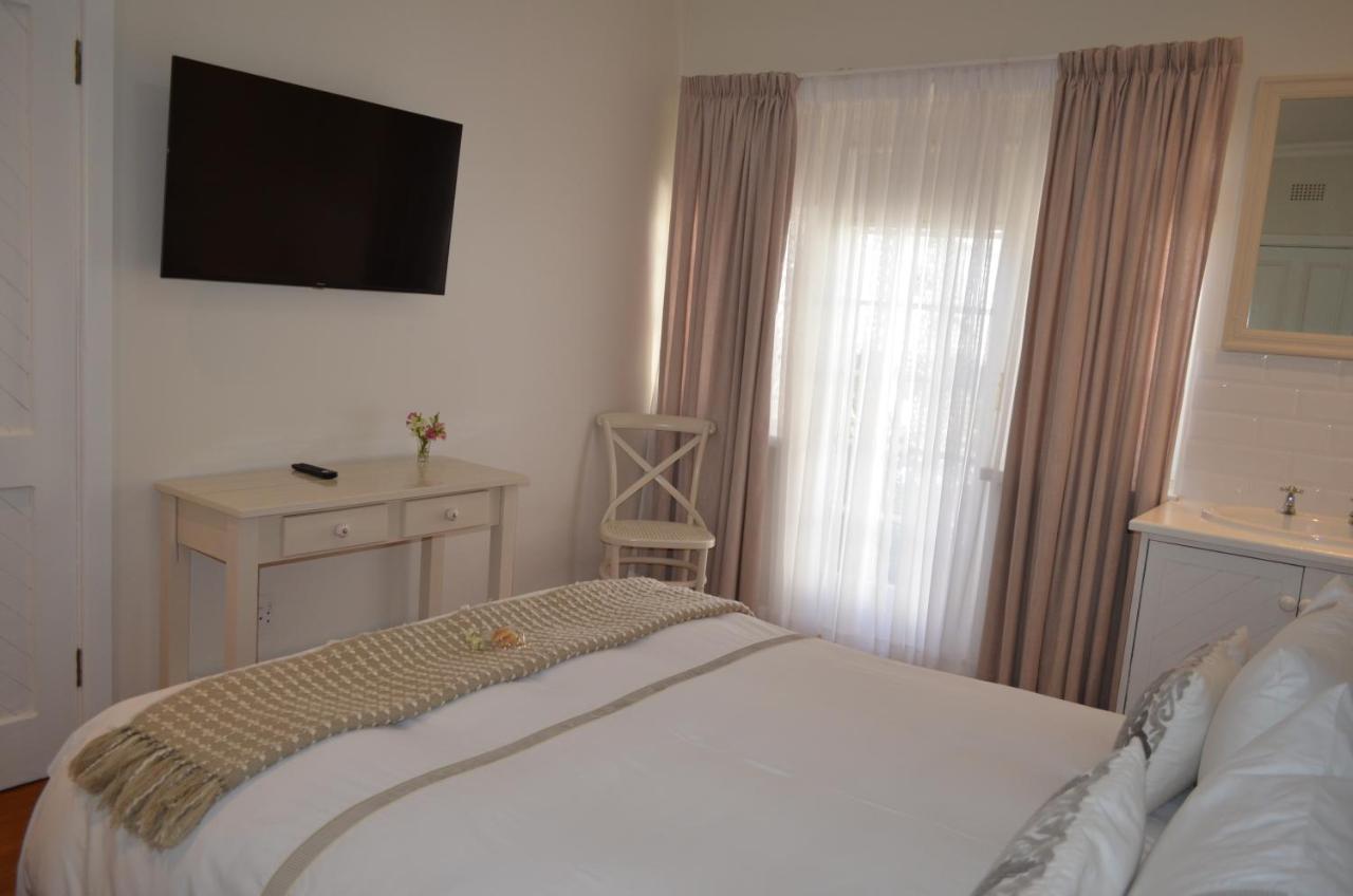 On The Bay Bed & Breakfast Порт Елизабет Екстериор снимка