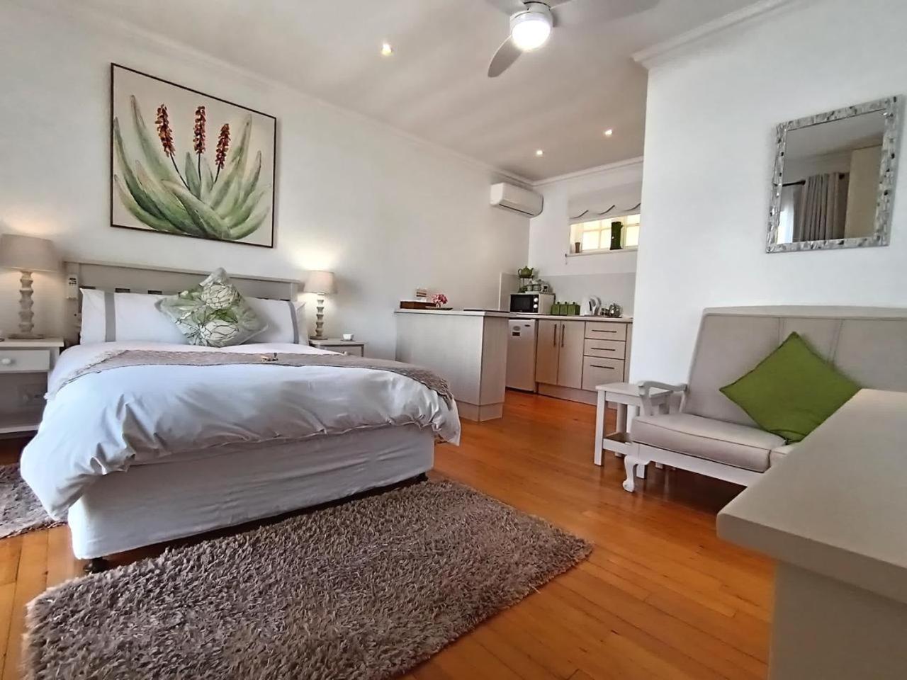 On The Bay Bed & Breakfast Порт Елизабет Екстериор снимка