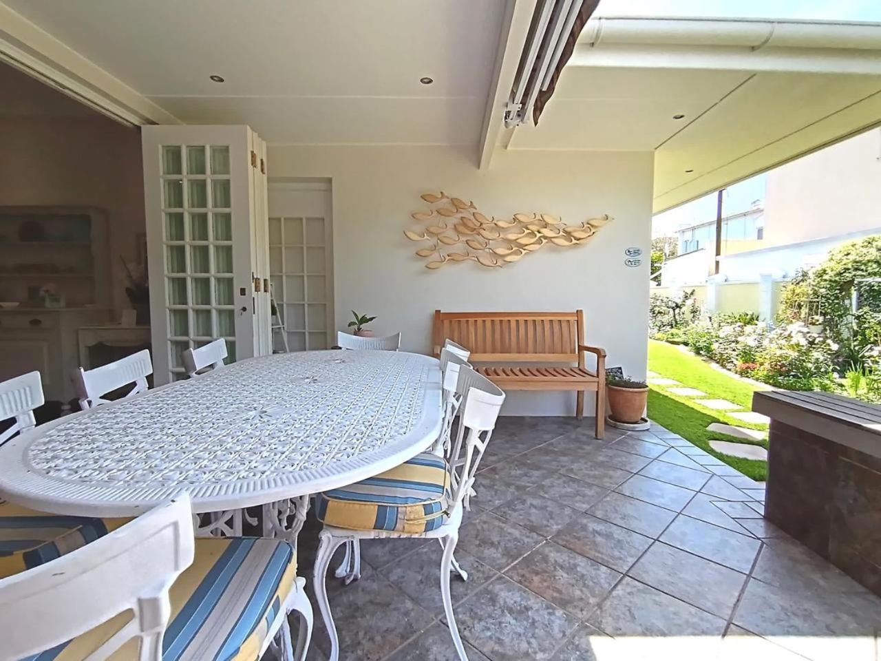 On The Bay Bed & Breakfast Порт Елизабет Екстериор снимка
